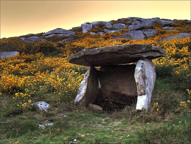 Dolmen da Fornela dos Mouros, en Aprazadoiro, Nande, Laxe, Galiza © Javier Pais