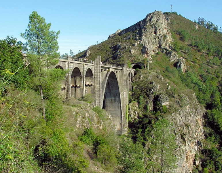 Ponte sobre o río Ulla, Gundián © Luis Miguel Bugallo Sánchez